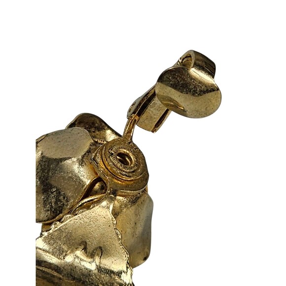 Vintage Gold Tone Rose Flower Clip-On Earrings Faux Pearl Center Retro Jewelry - Picture 6 of 7